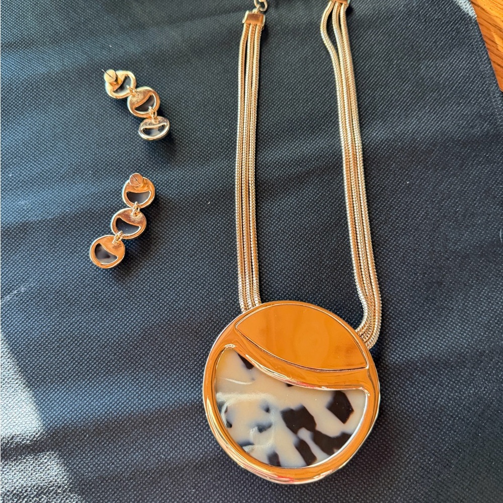Chico's Gold and Tortoiseshell Necklace and Earrings Set - Picture 3 of 5